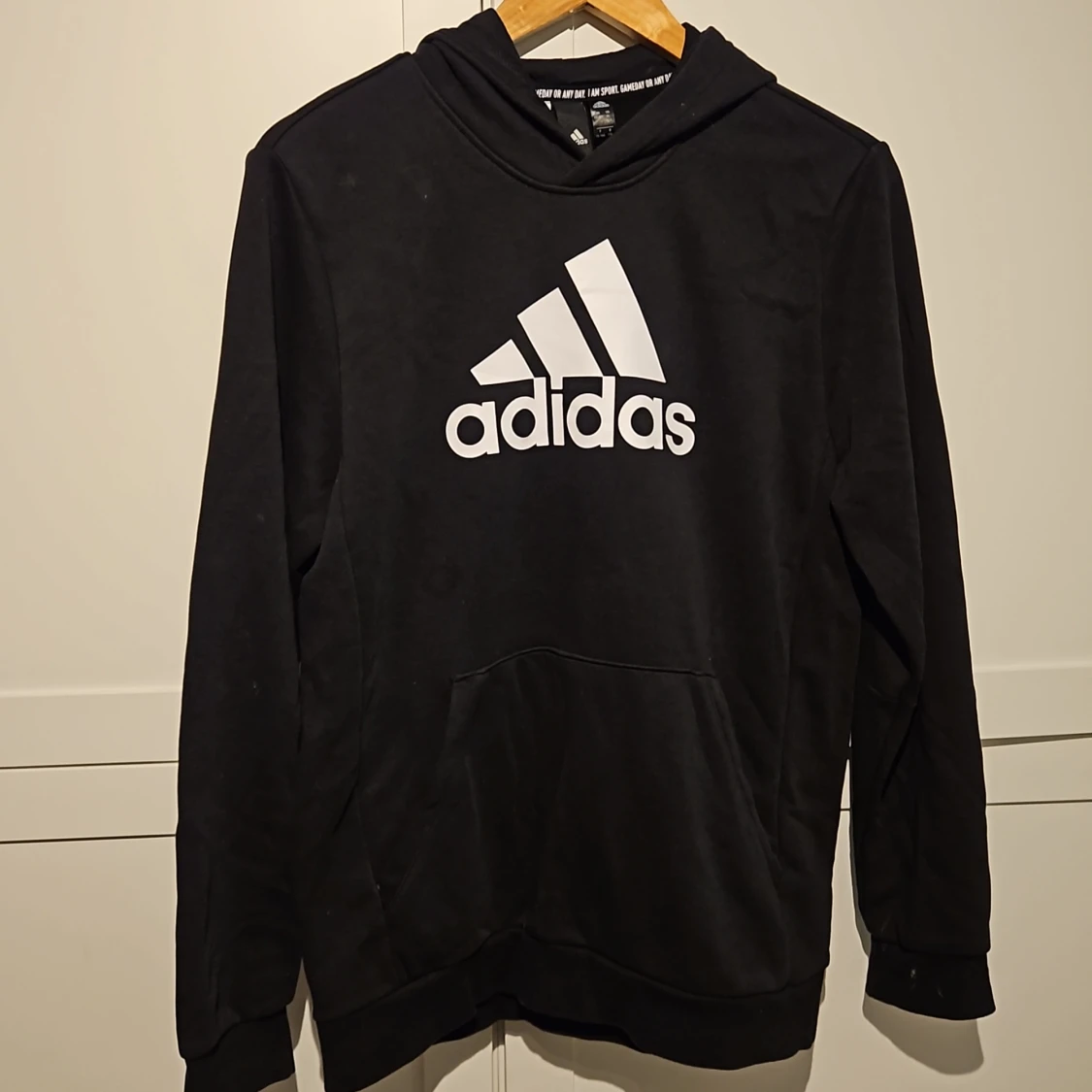 Svart Adidas hoodie stl. Barn XL/ small