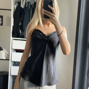 Linne - Superskön, knappt använd i silkestyg!