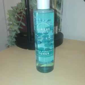 Toner  - Köpte denna toner men passar inte min hud typ. Frank och mer tar jag privat kostar i butik 105kr men köper här för75kr har använt ändas en gång💗💗
