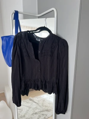 Zara topp - Intressekoll på denna fina toppen som passar till allt