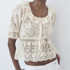 Stickad topp med spets - Topp från Zara. Endast testat 🫶🏻