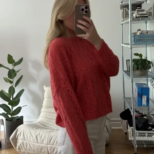 Stickad tröja  - Stickad tröja från MOSS copenhagen 💗ser lite orange ut i kameran men är rosa!