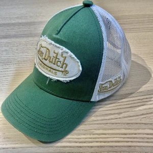 Von dutch keps - Väldigt fräsch Von Dutch keps i nysskick! Köpt på Æra fashion Store på Arlanda för 799:- 