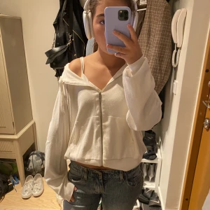 H&M kofta - Så fin vit kofta passar till allt🤍💕