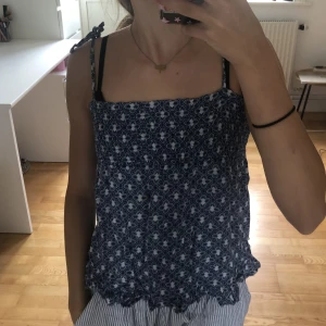 Blå tropp - En blå topp från Kappahl 