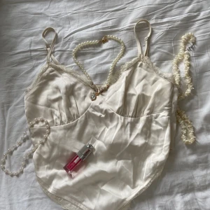 Spets topp - Köpt från bikbok för ca ett år sedan, knappt använd. 