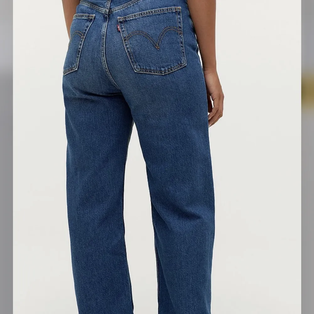 High Loose jeanse från Levi’s. Endast använda en gång och är i bra skick.. Jeans & Byxor.