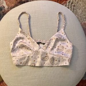 Mönstrad satin topp - Zara - Aldrig använd. Lappen sitter kvar.