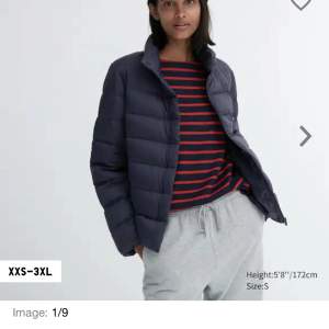 Hej säljer min jacka från uniqlo som jag inte använder lika mycket längre original priset är 899 kr men säljer för 450 priset kan diskuteras ☺️ ( jackan ser ut exakt som på bilden ) färgen är navy blue