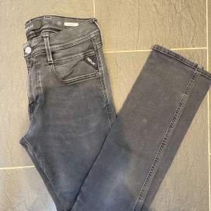 Säljer mina as feta replay jeans. Modell: Anbass Cond: 10/10. Går ner i pris vid snabb affär.