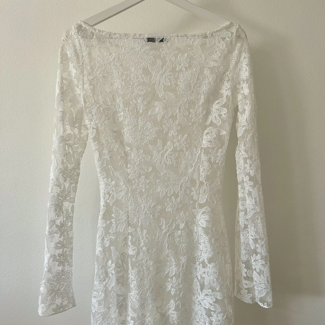 Vit spetsklänning Ella Karberg x NA-KD - 91