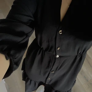 Klänning  - Säljer denna fina klänning, som jag inte får någon nytta av längre tyvärr💓✨