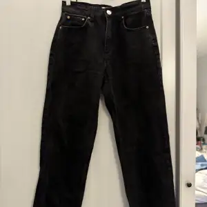 Lite äldre jeans från GinaTricot. ”Perfect jeans” i storlek 34. Lite urtvättade men inget fel på dem överlag.☺️