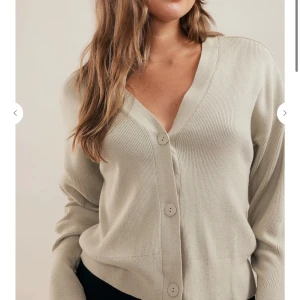 Grön kofta - Grönbeige kofta från Chiquelle! 