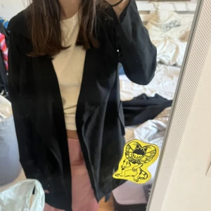 Tunn kappa bikbok  - Superfin tunn kappa nu till våren, köpt från bikbok för längesen men knappt använd. Köparen står för frakten💗