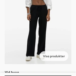 Linnebyxor  - Trendiga lågmidjade linnebyxor från hm. Nya inte använt. Möts bara upp i Stockholm och möts bara upp 😊