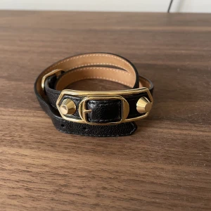 Balenciaga armband - Köpt i Paris, medkommer box till. Jättefint skick 