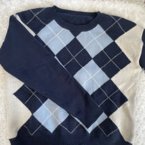 Rutig stickad tröja - Liknar den från brandy (bild 2), säljer den från brandy fast i rosa ☺️