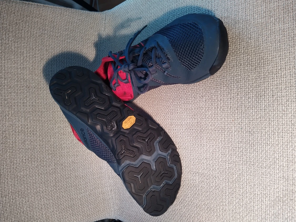 Nya New Balance Sports Skor 42  - 90