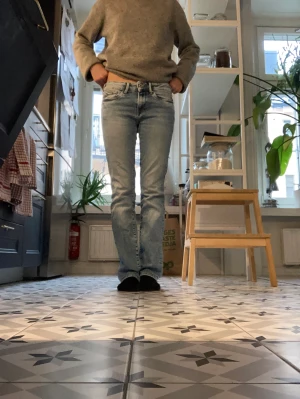 Pepe jeans - Säljer nu mina pepe jeans som är i super bra skick då jag inte använder de sä ofta! Nypris: 700 mitt pris: 300 kan även tänka mig byta mot ljusblå zara jeans i storlek 32!🤠