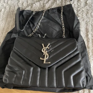 Svart väska  - Svart väska , aldrig använd. 