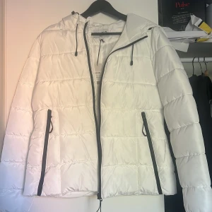 NA-KD jacka - Helt ny höstjacka från NA-KD i storlek 38