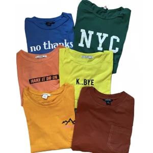 T-shirts - Blandade tröjor. Säljer för 21kr/styck men det kan såklart bli mängdrabatt (; Alla är storlek XS men har annorlunda passform och ärmlängd, se bild 2. Bara att fråga om fler bilder önskas.