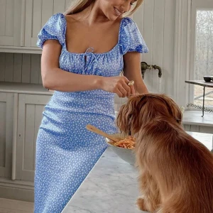 Sanna Jörnvik X NAKD - Klänning från Sanna Jörnviks kollektion med NAKD. Köpt för 600kr säljer den för 200kr + frakt. Köparen står för frakten 🌸 Först till kvarn som gäller. Frågor eller funderingar? Skicka ett meddelande!🤍