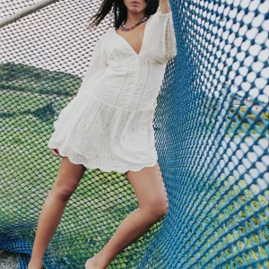 Slutsåld avslutningsklänning  - Ja säljer en så fin klänning från Zara, perfekt till skolavslutningen eller midsommar. Säljer då jag aldrig har använt den (lappen sitter kvar) säljer inte under 400, kom med bud eller förslag🫶🫶