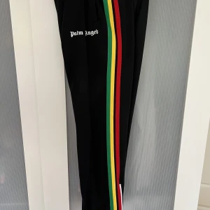 Palm Angels Trackpants - Palm Angels Exodus Trackpants. Super fint skick, storlek L