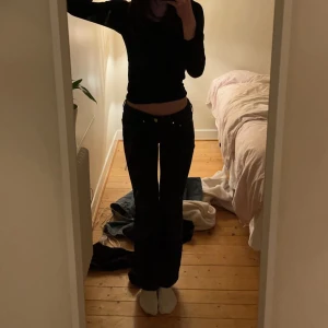 Lågmidjade jeans - Säljer mina supersnygga Lågmidjade jeans!! Skriv om du är instreserad eller vill ha fler bilder🙏🏽