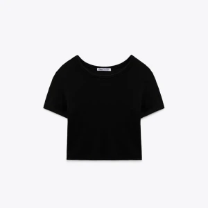 Topp 11 - Superfin svart basic topp! Skriv om ni har frågor💗