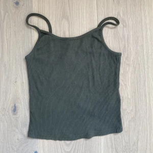 New yorker linne - Ett fint sommar linne som har knappast varit använd!✨