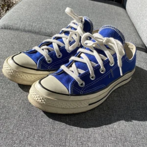 Blåa converse  - Använda några gånger men i bra skick 🌟