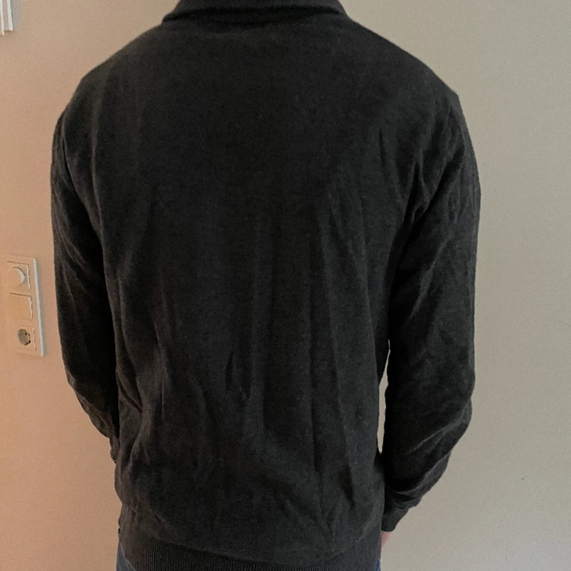 Mörkgrå zip tröja  - 90