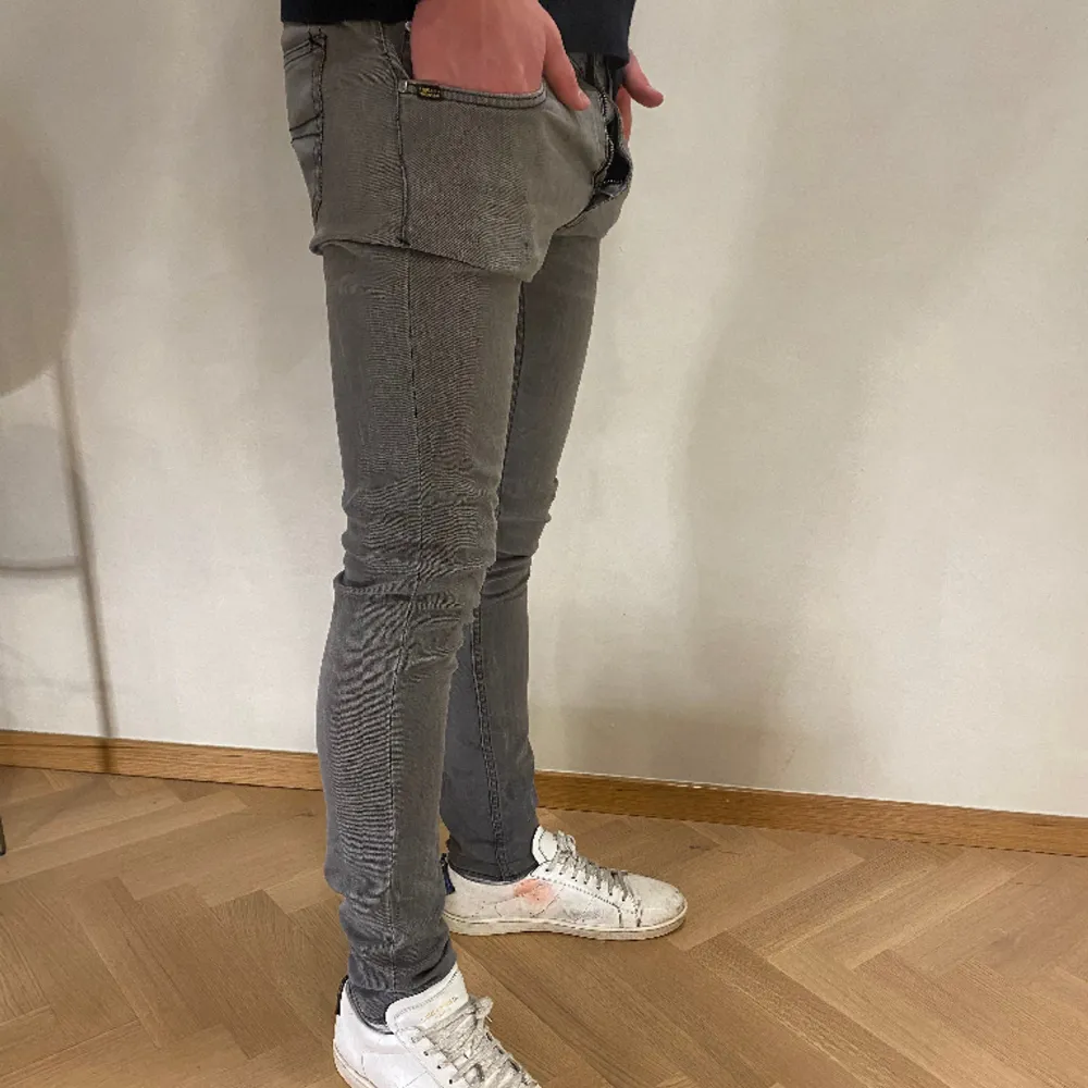 Hej! Säljer nu mina Jeans från märket Tiger Of Sweden , storlek L fint skick. Varan är givetvis äkta. Modellen är 180cm och väger 70kg Tveka inte på att höra av dig om du har frågor eller funderingar kring varan! . Jeans & Byxor.