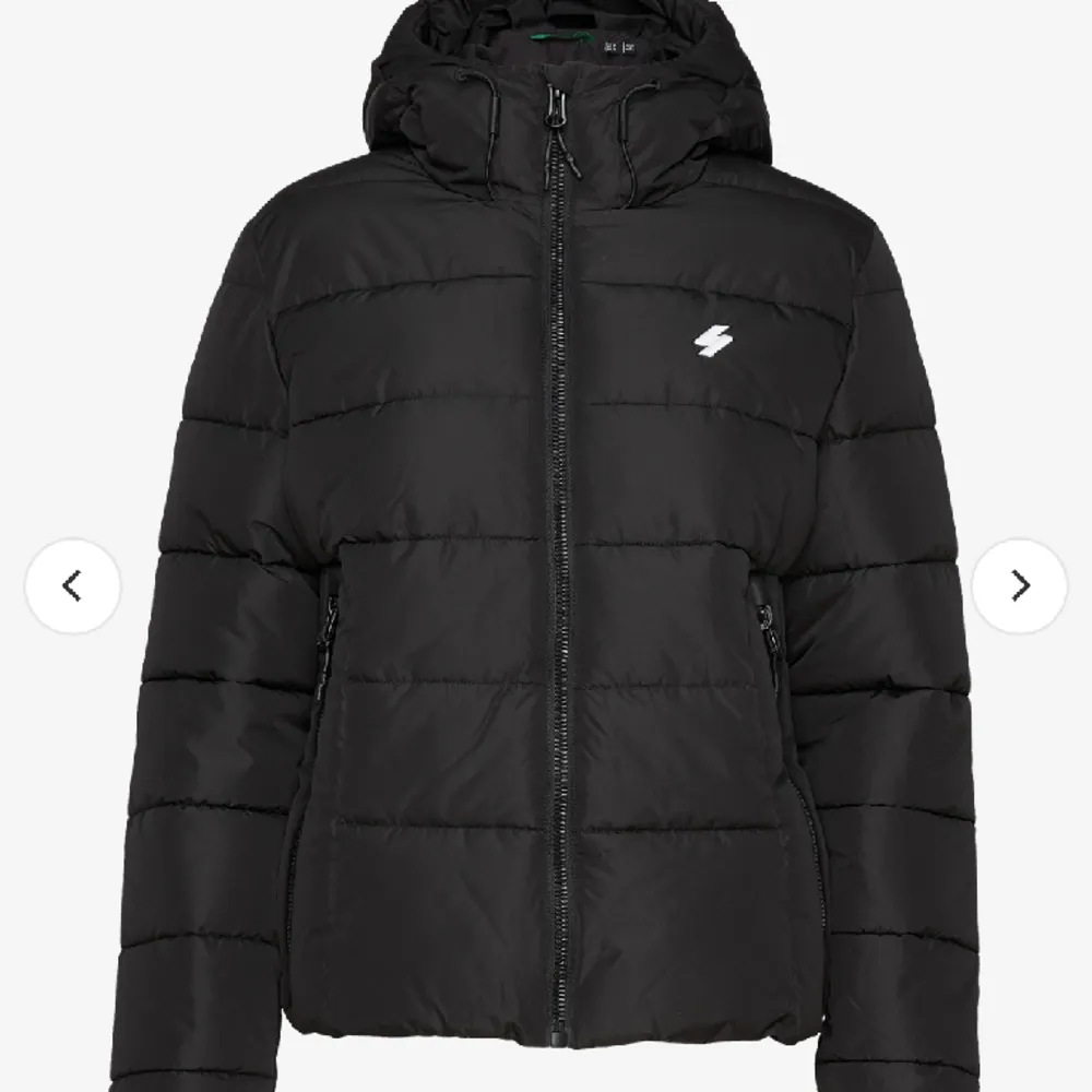 En jättefin vinter jacka från superdry , pris kan diskuteras❤️nypris är 1199kr. Jackor.