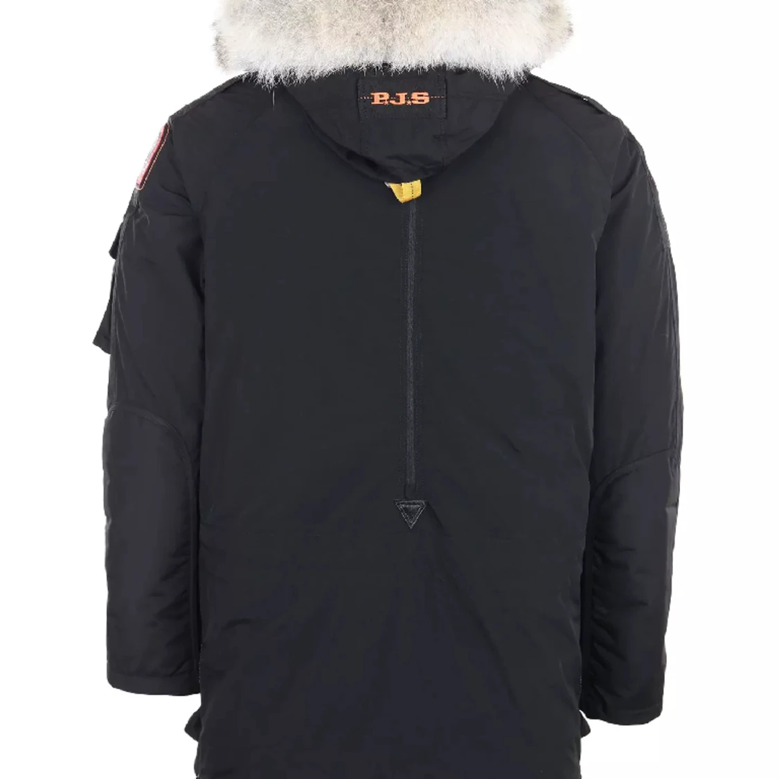 Parajumpers Musher - Small. . Många som budar!  Och är intresserade av den nu till vintern. Högsta budet jag fått är 7250 eftersom den knappt är använd - 2