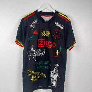 Adidas - Ajax x Bob Marley 2021/22 🔥 Size L (passar m) Skick: 10/10 499kr 