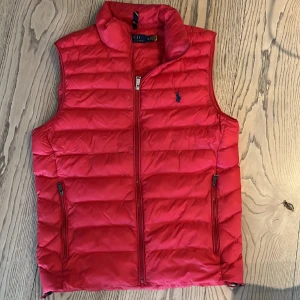 Väst Ralph Lauren XS - Väst i fint skick!  Nypris 1900-2400 kr 