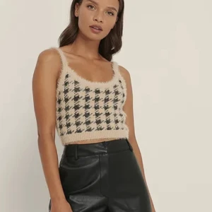 Rutig stickad croptop - Skönt material och använd 1 gång