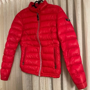 BMW jacka  - Jätte snygg BMW jacka som knappt är andvänd 