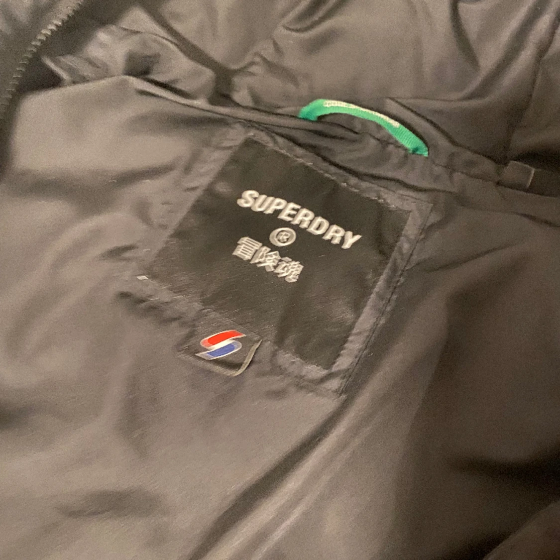 Svart jacka superdry - 90