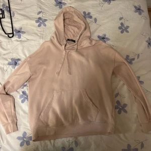 Ljus rosa Hoodie - Knappast använd!