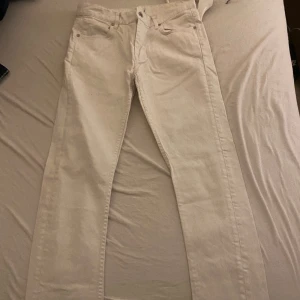 Vita jeans - Inga fel på jeansen  