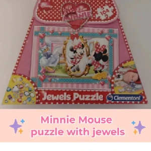 Minnie mouse pussel - NYSKICK! Säljer detta 104 bitar Minnie mouse pusslet med medföljande klistermärkes-stenar. Fint skick, bara använt 1 gång och kartongen är som en väska med handtag. Skriv vid intresse/bilder. Läs gärna min profilbeskrivning innan du köper, tack! 😊💗