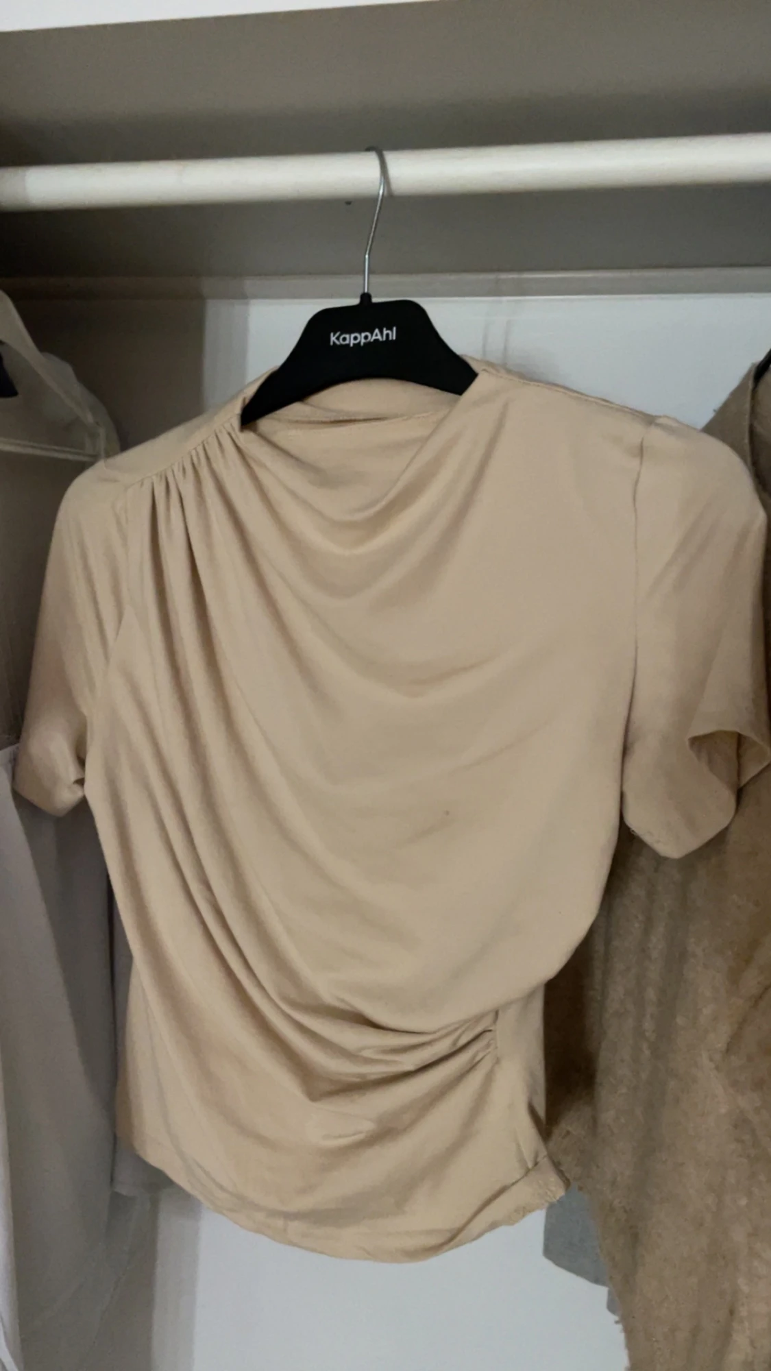 Säljer massor av fina tröjor på mitt konto 