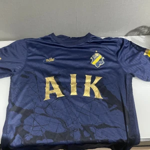 AIK tröja - Fin aik tröja säljs inte längre. Köpt för 900 säljer för 560