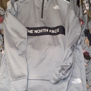 North Face Dress - Väldigt fin dress har knappt använt den nypris 2000