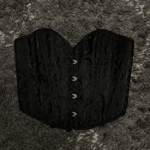 Korsett i storlek xs  - Helt oanvänd korsett i storlek xs. Lite för liten i bysten på mig. Skriv för fler bilder!🫶🏽